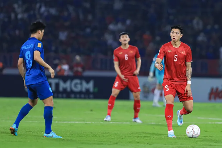 Khám Phá Vai Trò Đá Thòng Trung Vệ Trong Sơ Đồ Chiến Thuật Hiện Đại